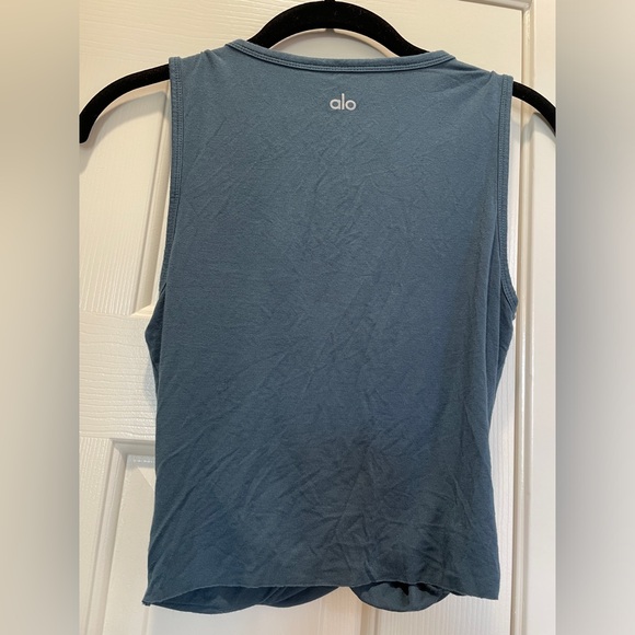 Alo Yoga Cover Tank in Deep Jade. XS - Picture 2 of 2
